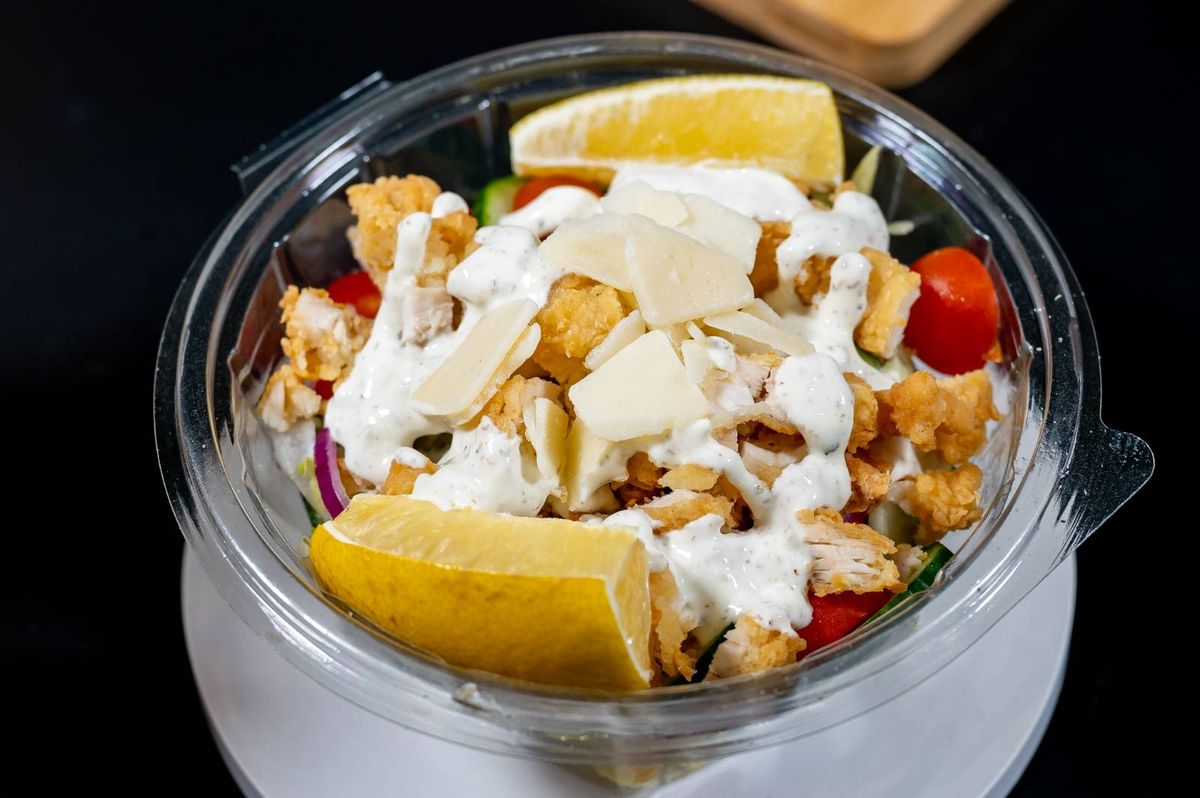 Salata cu Pui Crispy